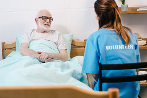 hospice volunteer talking to patient